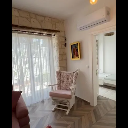 Cesme'de Konforunda Alacati Tas Ev Tasarimli Sifir Esyali * Çeşme