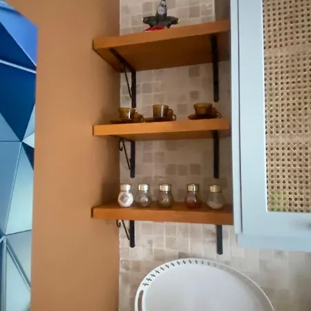 Cesme'de Konforunda Alacati Tas Ev Tasarimli Sifir Esyali 別荘