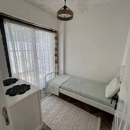 Cesme'de Konforunda Alacati Tas Ev Tasarimli Sifir Esyali Vakantiehuis *